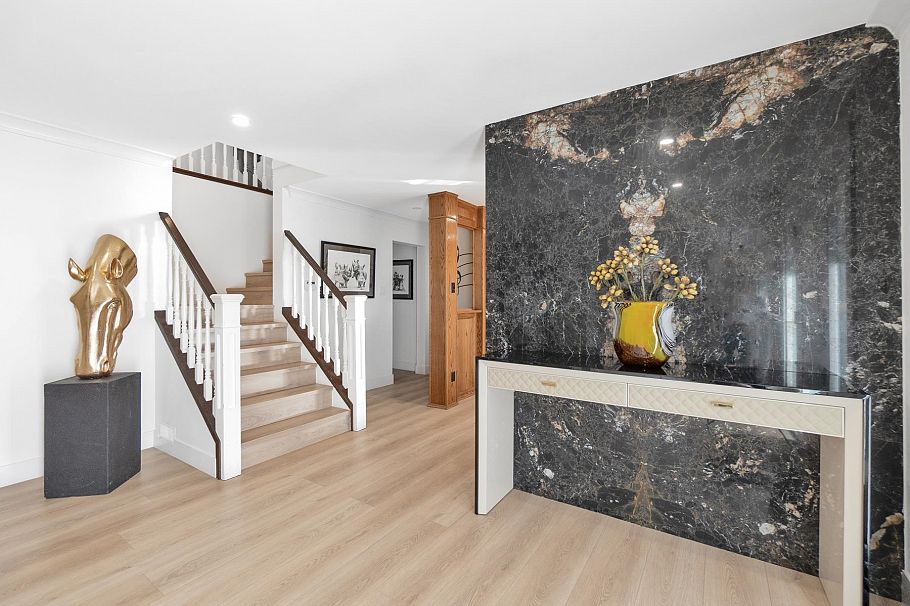 284 Montroyal Boulevard North Vancouver, BC - 5