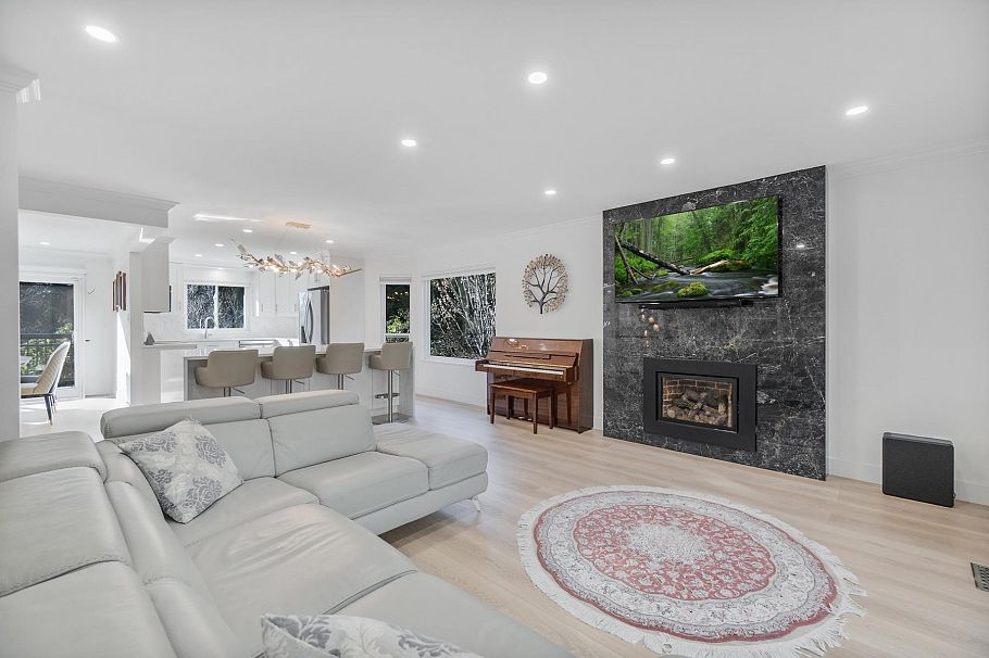 284 Montroyal Boulevard North Vancouver, BC - 16