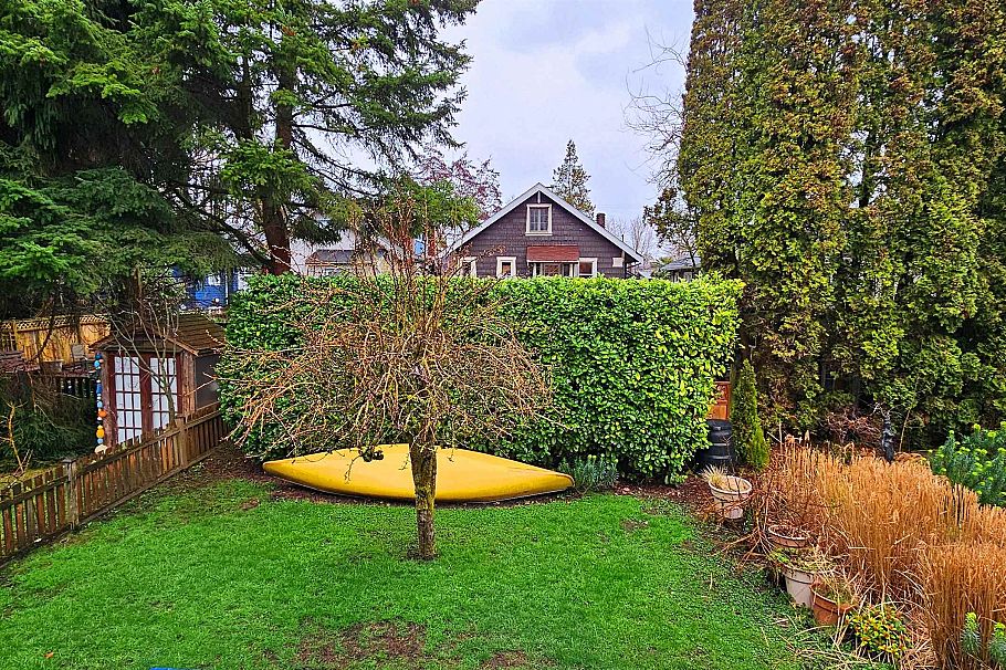 3161 W 6th Avenue Vancouver, BC - 22