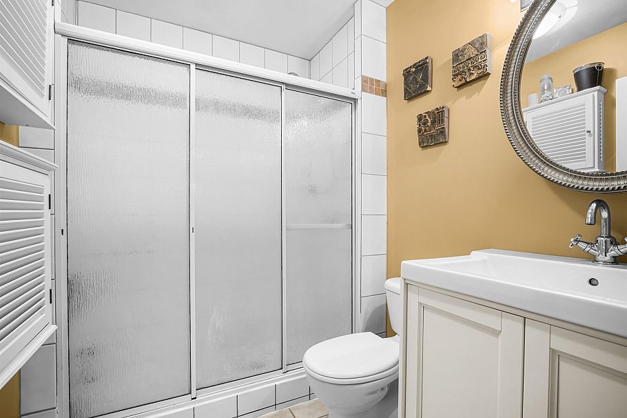 1140 W 20th Street North Vancouver, BC - 17