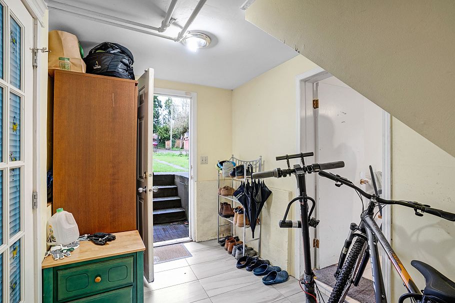 285 E 48th Avenue Vancouver, BC - 34