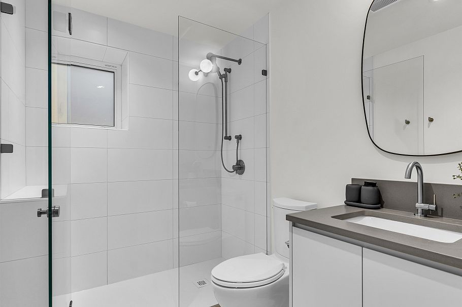 108 W 18th Avenue Vancouver, BC - 30