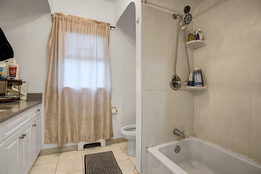 285 E 48th Avenue Vancouver, BC - 25