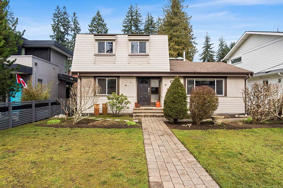 1140 W 20th Street North Vancouver, BC - 1