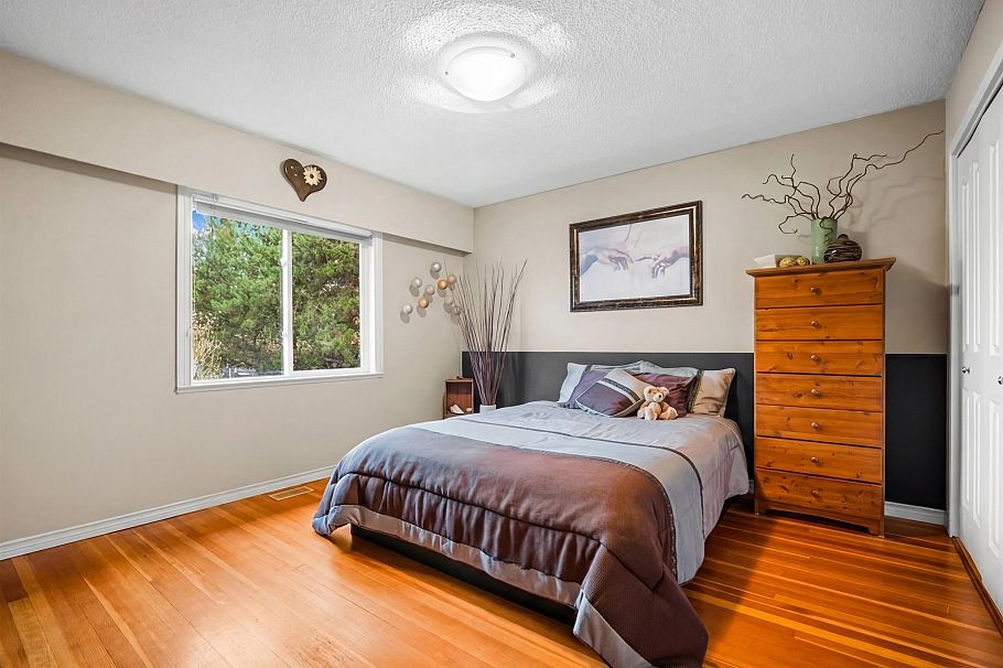 1140 W 20th Street North Vancouver, BC - 12