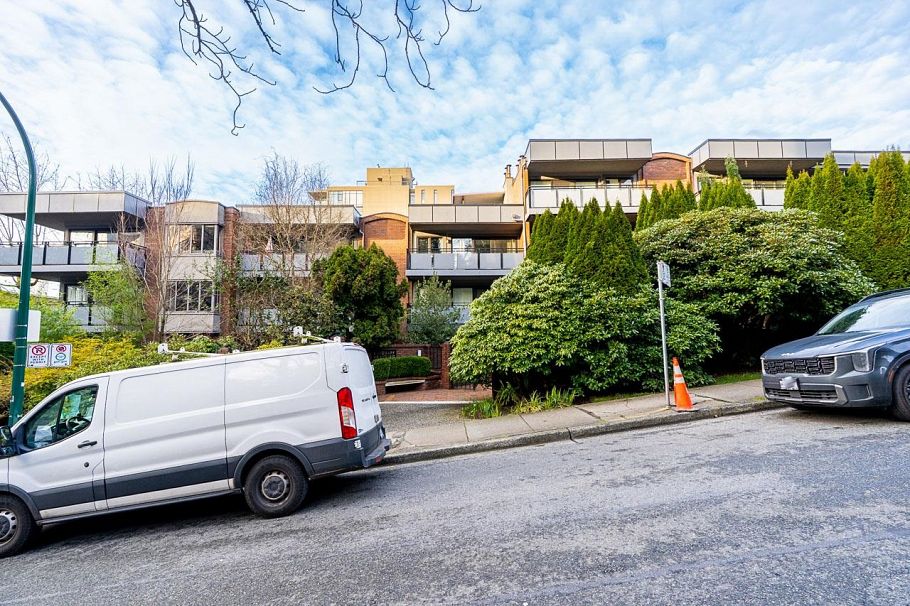 605 1405 W 15th Avenue Vancouver, BC - 2