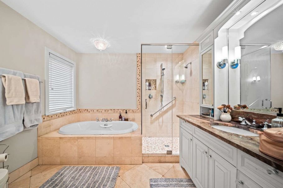 5600 Grousewoods Place North Vancouver, BC - 11