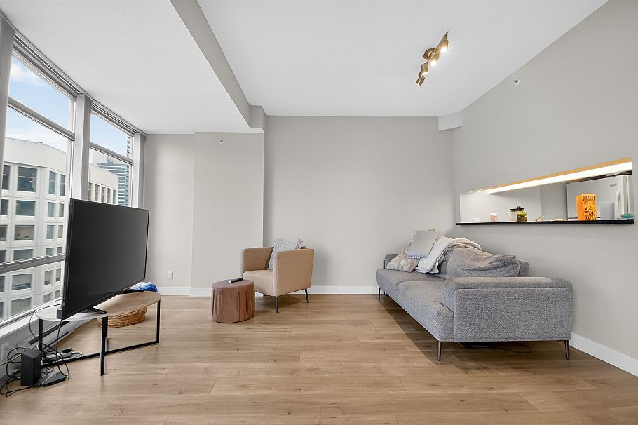 2205 1200 Alberni Street Vancouver, BC - 5