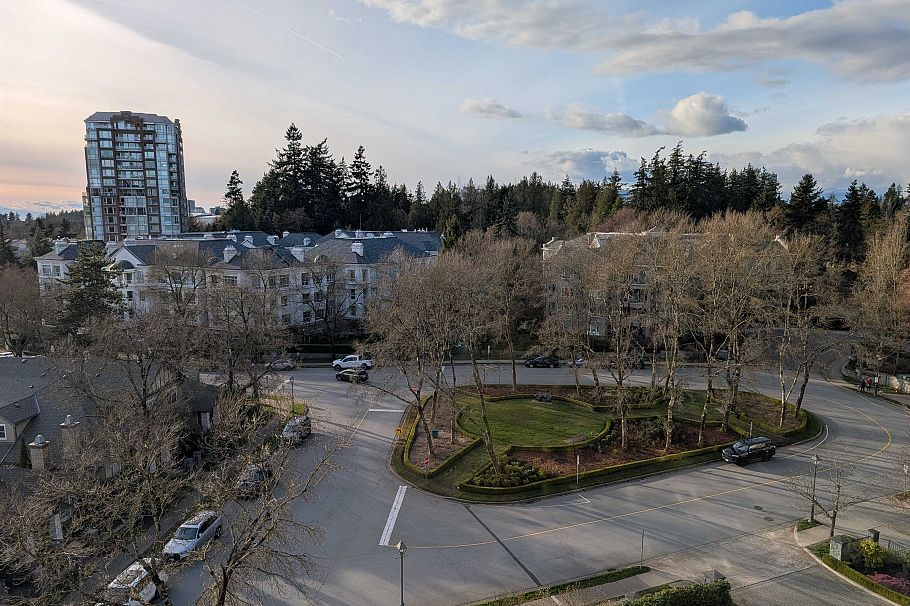 901 5615 Hampton Place Vancouver, BC - 4