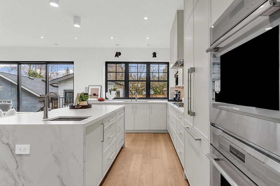 108 W 18th Avenue Vancouver, BC - 9