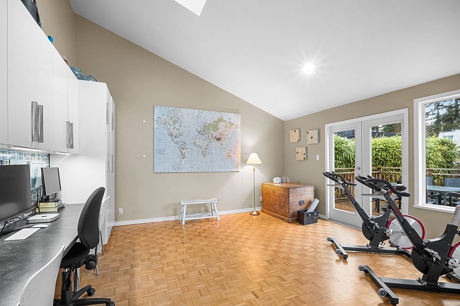 1140 W 20th Street North Vancouver, BC - 11