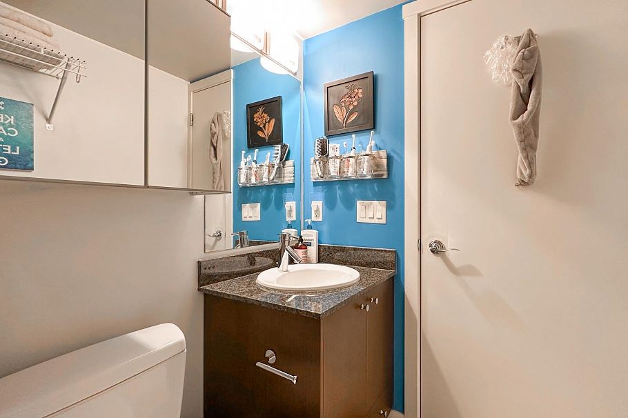 703 1212 Howe Street Vancouver, BC - 9