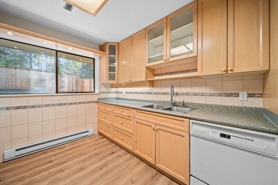 5600 Grousewoods Place North Vancouver, BC - 26