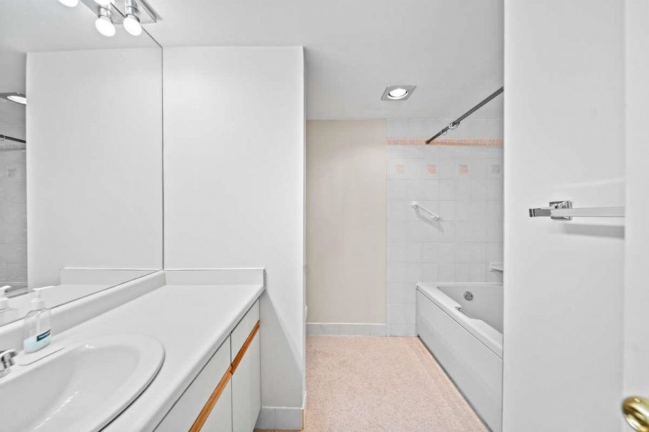 5600 Grousewoods Place North Vancouver, BC - 30