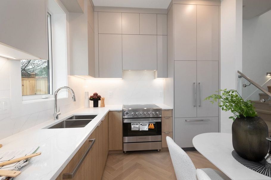 4424 W 4th Avenue Vancouver, BC - 16