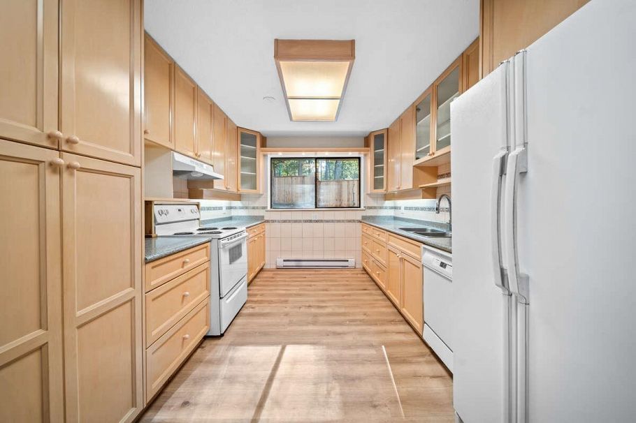 5600 Grousewoods Place North Vancouver, BC - 25