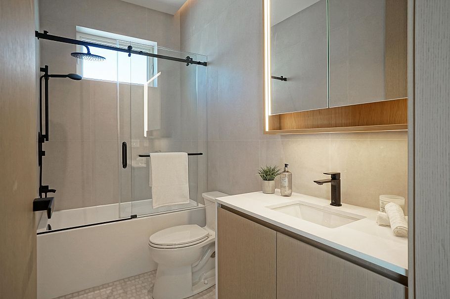 2 4634 W 15th Avenue Vancouver, BC - 15