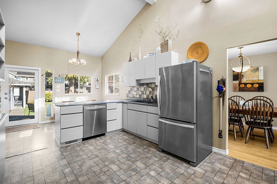 1140 W 20th Street North Vancouver, BC - 8