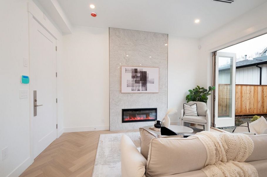 4424 W 4th Avenue Vancouver, BC - 9