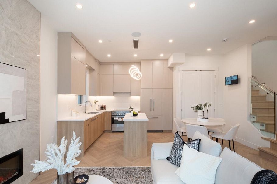 4426 W 4th Avenue Vancouver, BC - 24