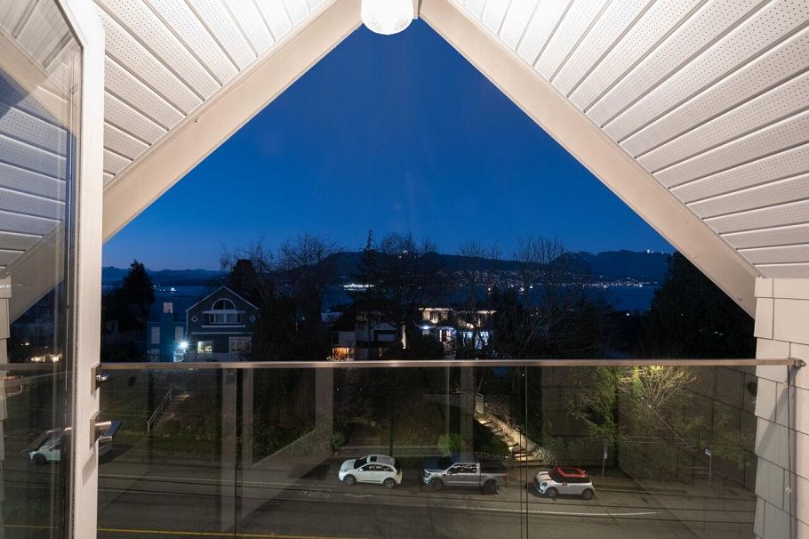 4426 W 4th Avenue Vancouver, BC - 5