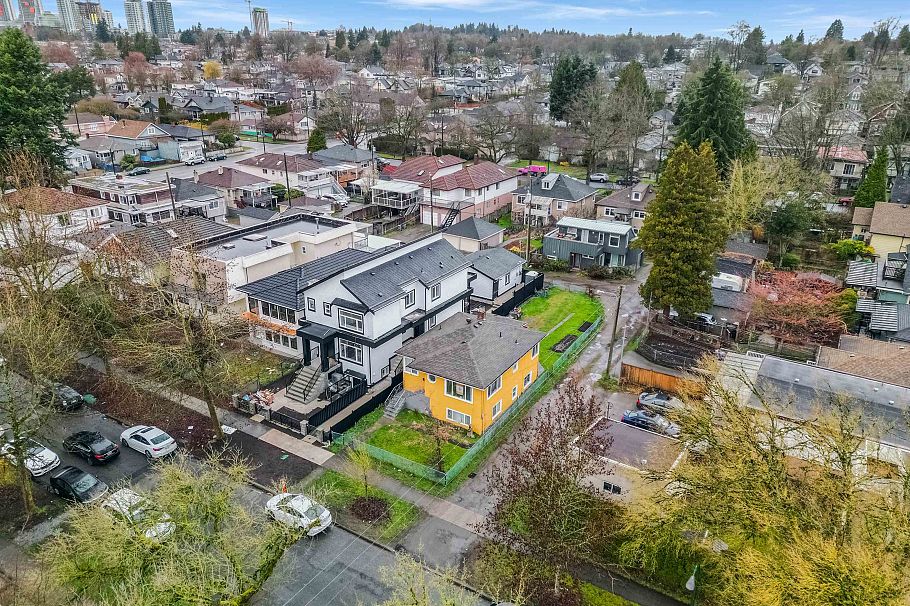 285 E 48th Avenue Vancouver, BC - 7