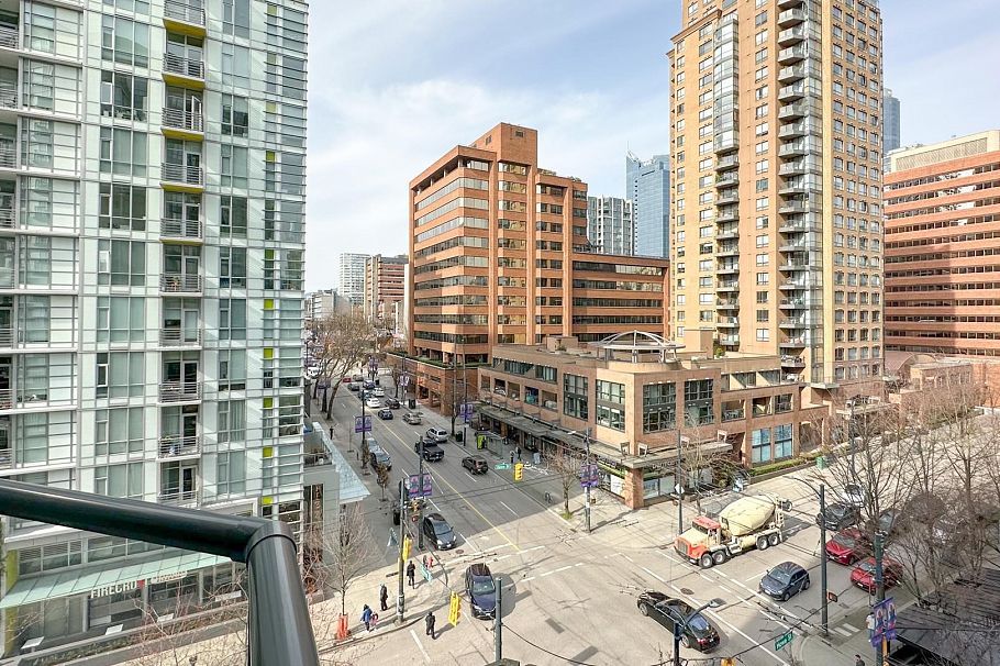 703 1212 Howe Street Vancouver, BC - 11