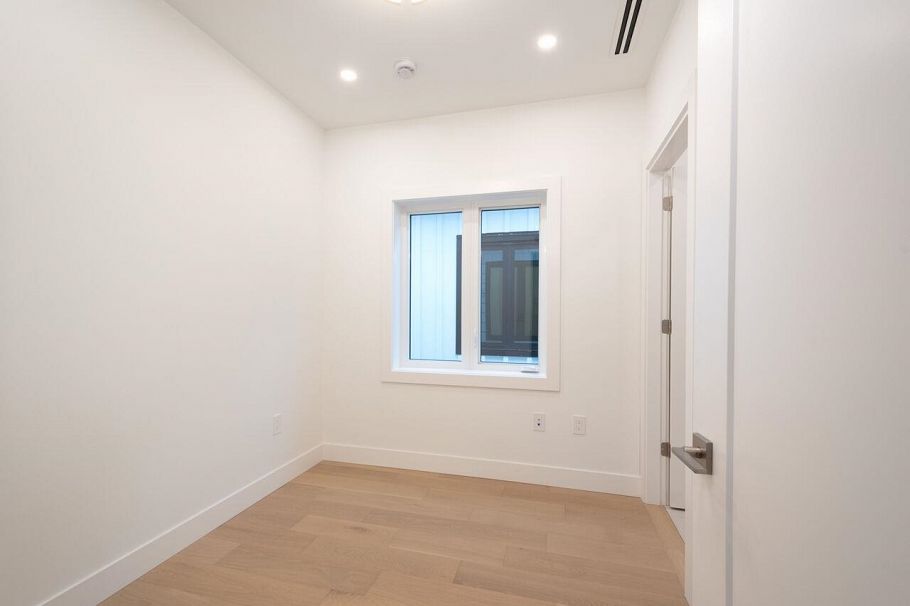 4424 W 4th Avenue Vancouver, BC - 25