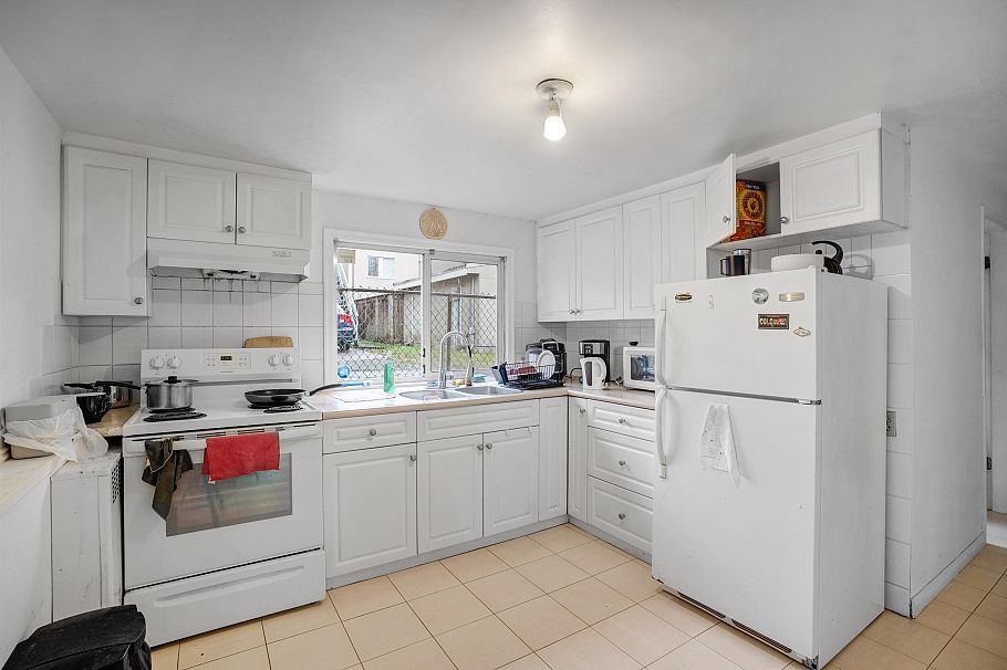 285 E 48th Avenue Vancouver, BC - 33