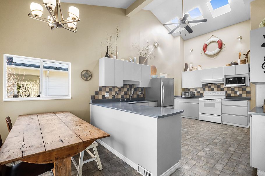 1140 W 20th Street North Vancouver, BC - 5