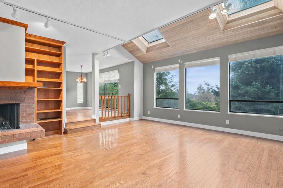 5600 Grousewoods Place North Vancouver, BC - 1