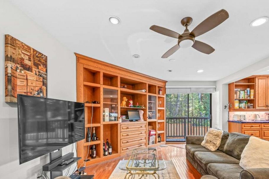 5600 Grousewoods Place North Vancouver, BC - 3