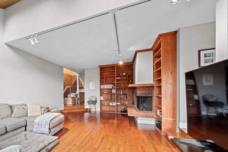 5600 Grousewoods Place North Vancouver, BC - 2