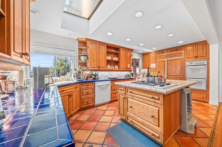 5600 Grousewoods Place North Vancouver, BC - 6