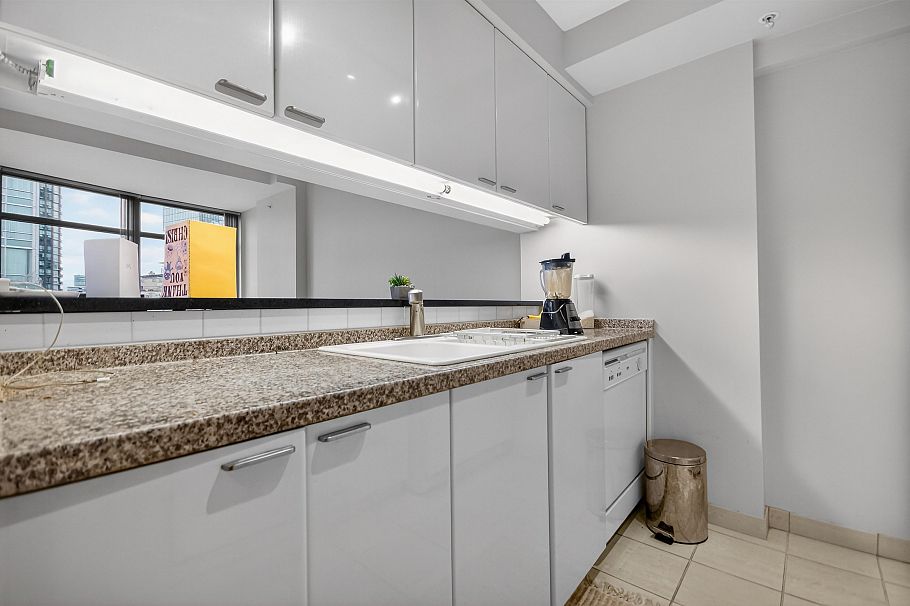 2205 1200 Alberni Street Vancouver, BC - 16