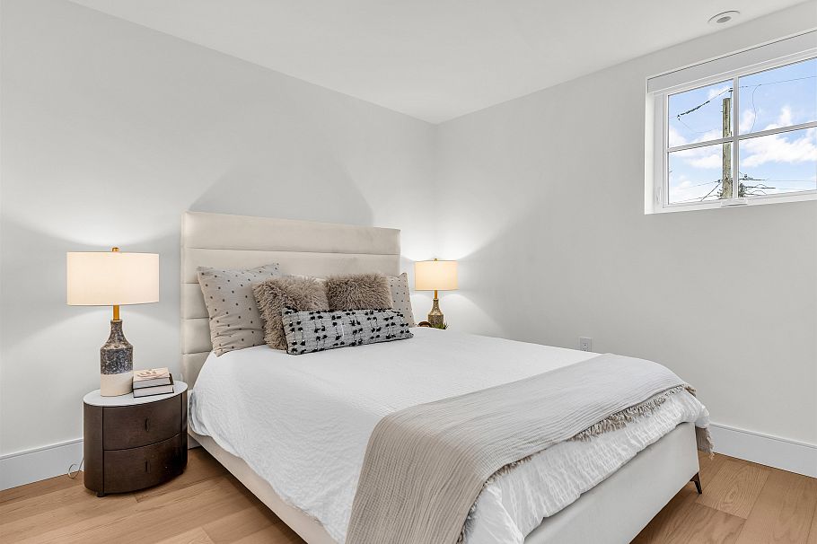 108 W 18th Avenue Vancouver, BC - 18