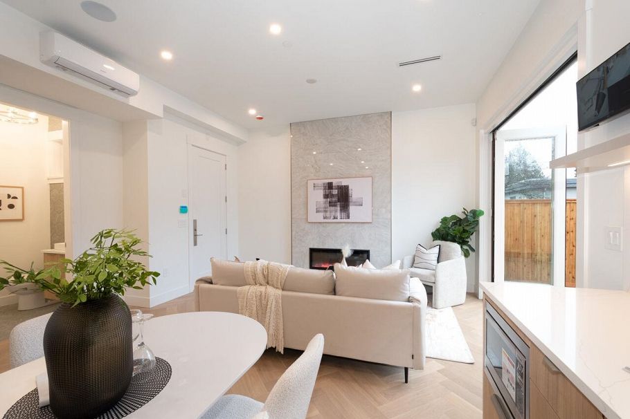 4424 W 4th Avenue Vancouver, BC - 8