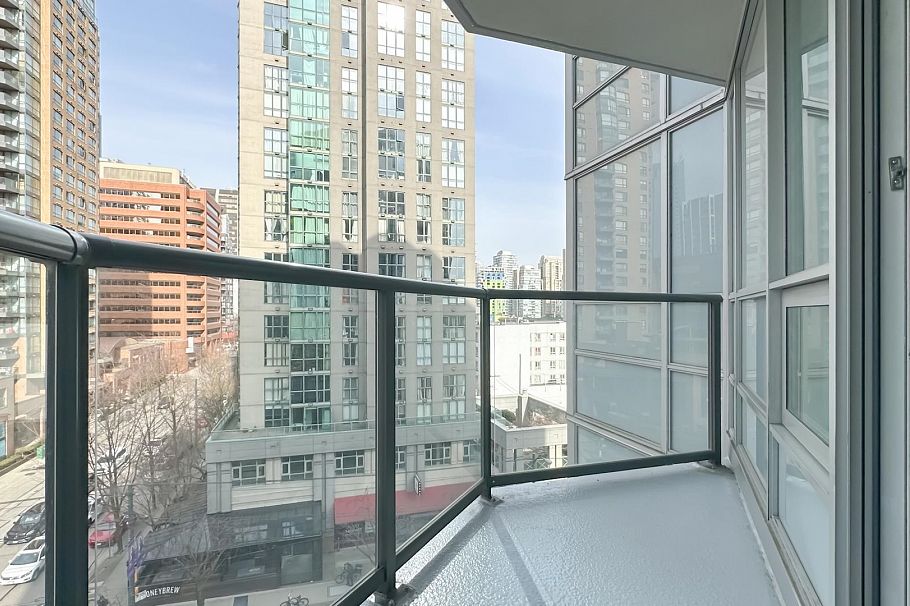 703 1212 Howe Street Vancouver, BC - 14