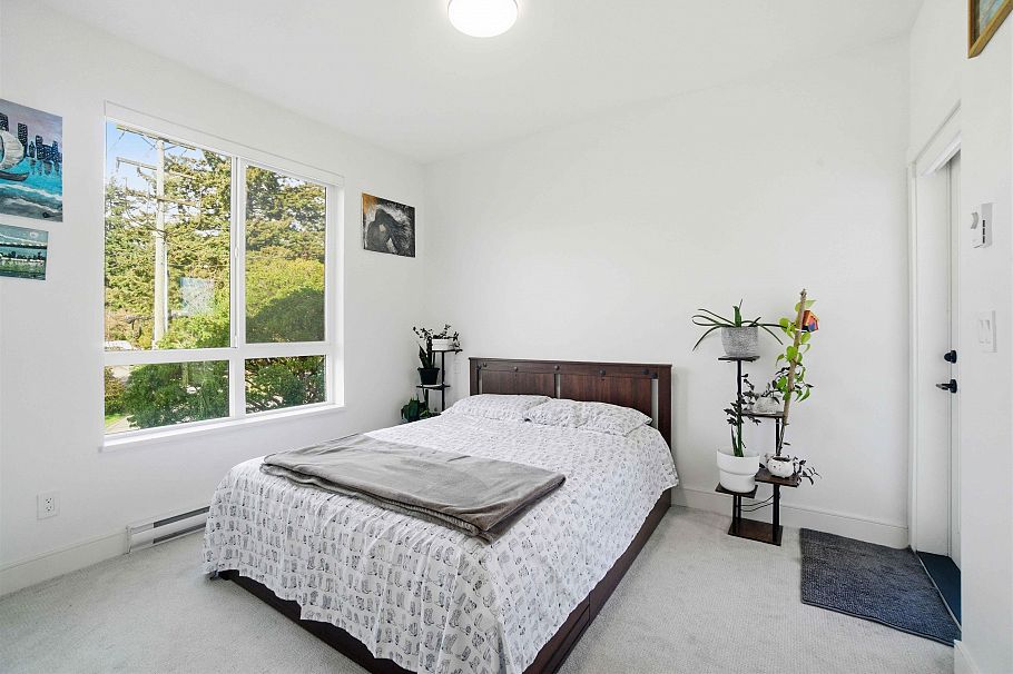 204 1633 Tatlow Avenue North Vancouver, BC - 20