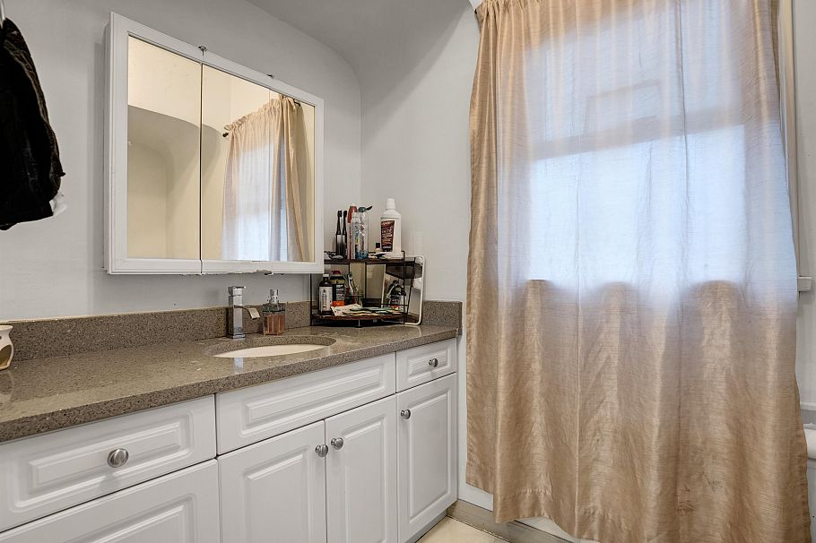 285 E 48th Avenue Vancouver, BC - 24