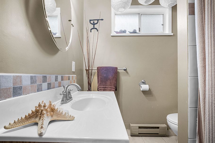 1140 W 20th Street North Vancouver, BC - 18