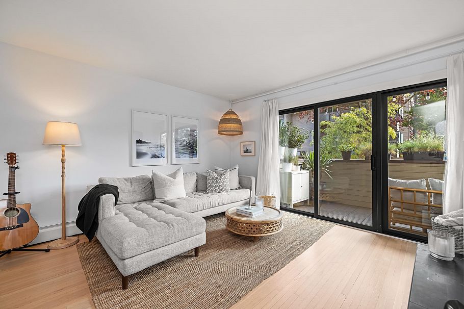 207 1424 Walnut Street Vancouver, BC - 11