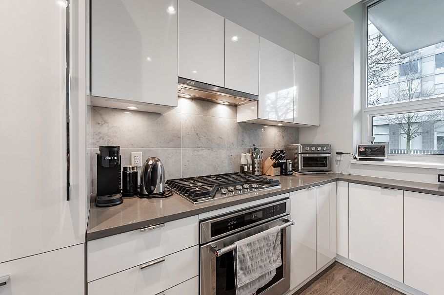 5822 Patterson Avenue Burnaby, BC - 5