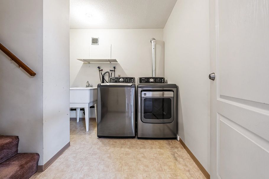 2291 E 40th Avenue Vancouver, BC - 39