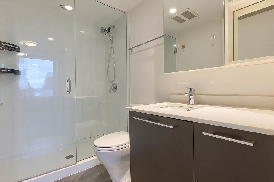 606 8031 Nunavut Lane Vancouver, BC - 9