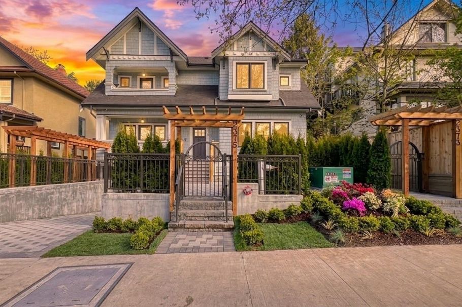 2373 7th Ave W Vancouver, BC - 1