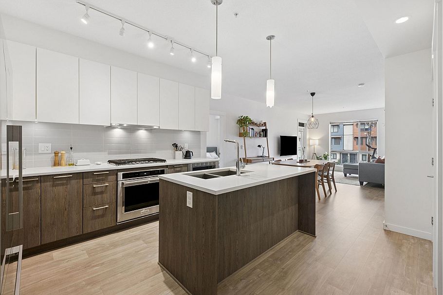 211 625 E 3rd Street North Vancouver, BC - 2