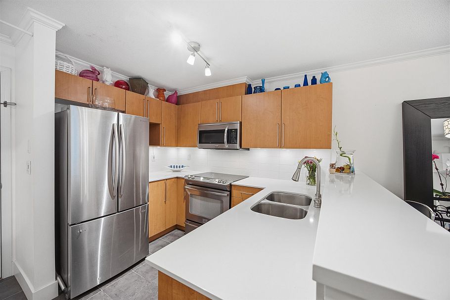 154 1100 E 29th Street North Vancouver, BC - 4