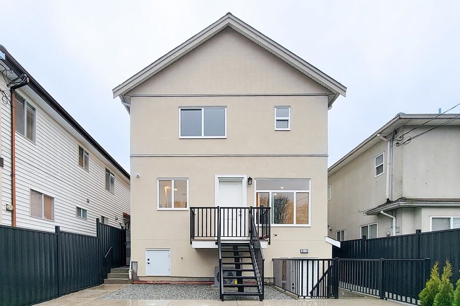 3433 E 23rd Avenue Vancouver, BC - 1