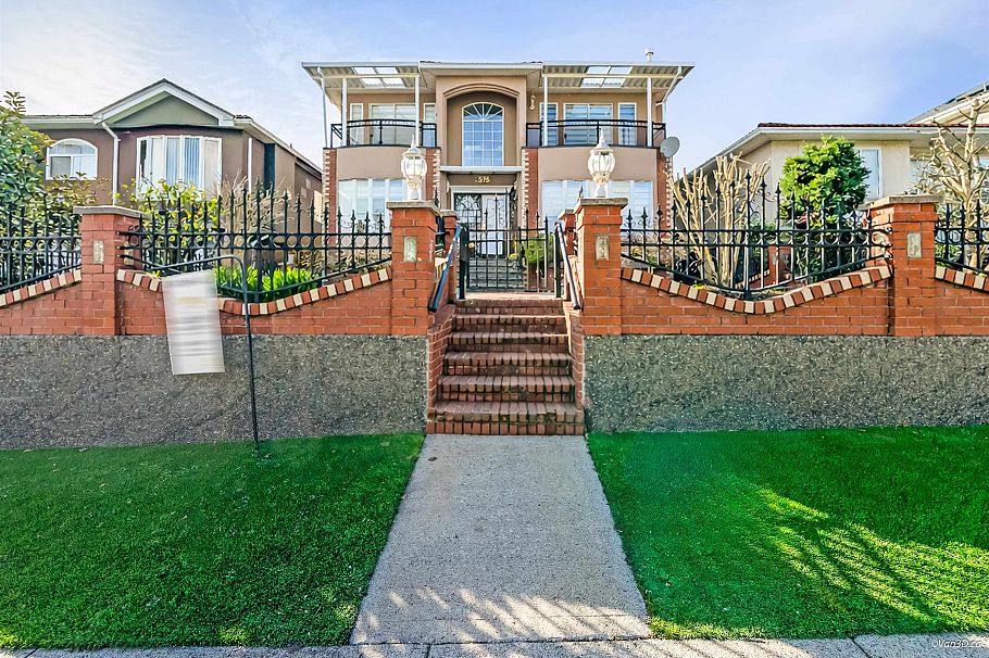 6575 Raleigh Street Vancouver, BC - 1